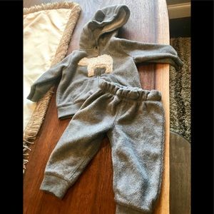 Carter’s 2 piece fleece outfit